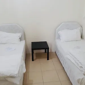 بيت شباب California دبي